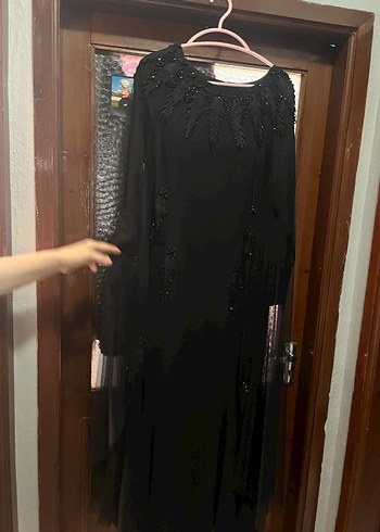 Uzun Siyah Nakışlı Ve Boncuk Detaylı Elbise