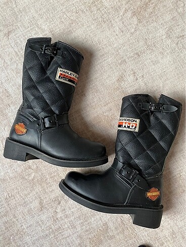 Harley Davidson kadın bot