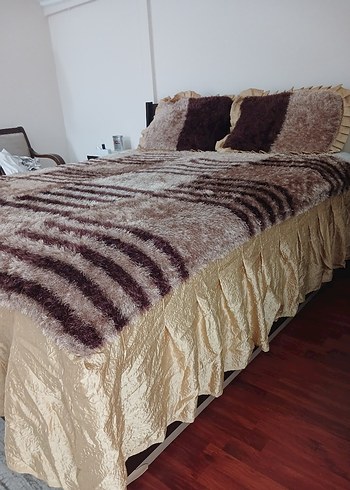 Kahverengi Desenli Parlak Yatak Örtüsü - Görsel 2