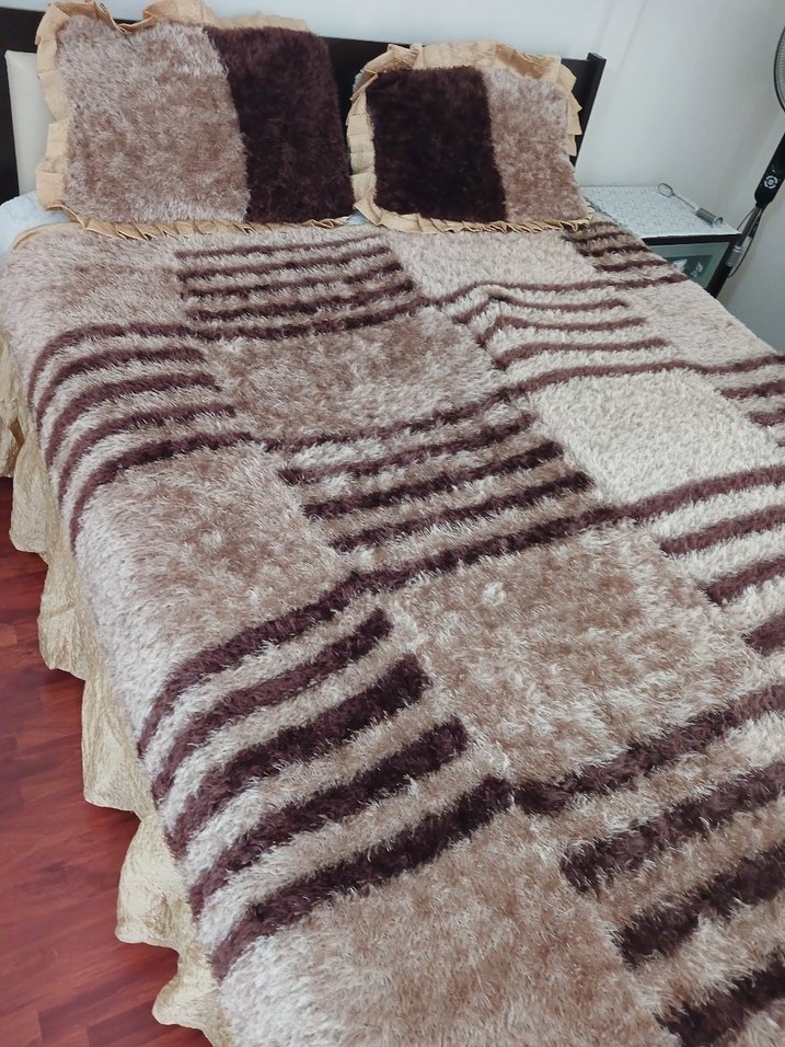 Kahverengi Desenli Parlak Yatak Örtüsü - Görsel 3