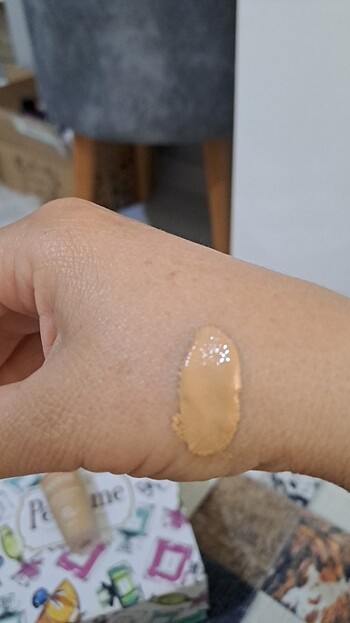 Bana hediye geldi ama ben çok açık tenliyim kulanamadim