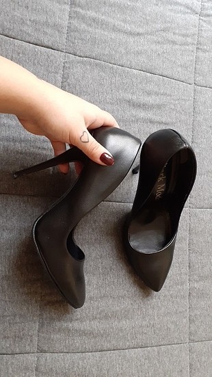 bir kere kullanılmış çok şık stiletto 