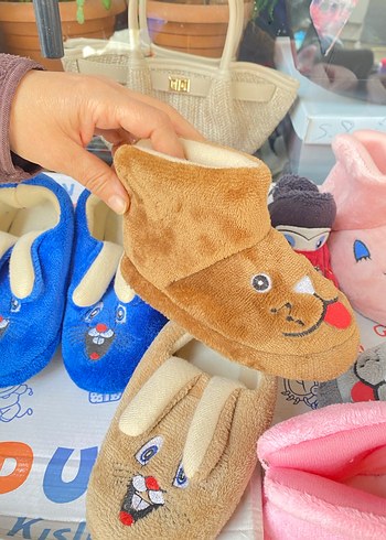 Kız Çocukları İçin Kahverengi Nakışlı Sıcak Ev Terliği - Görsel 2