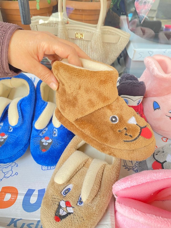 Kız Çocukları İçin Kahverengi Nakışlı Sıcak Ev Terliği - Görsel 2