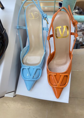 Parlak Altın Tokalı İnce Topuklu Kadın Ayakkabı - Görsel 3