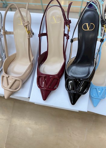 Parlak Altın Tokalı İnce Topuklu Kadın Ayakkabı - Görsel 2