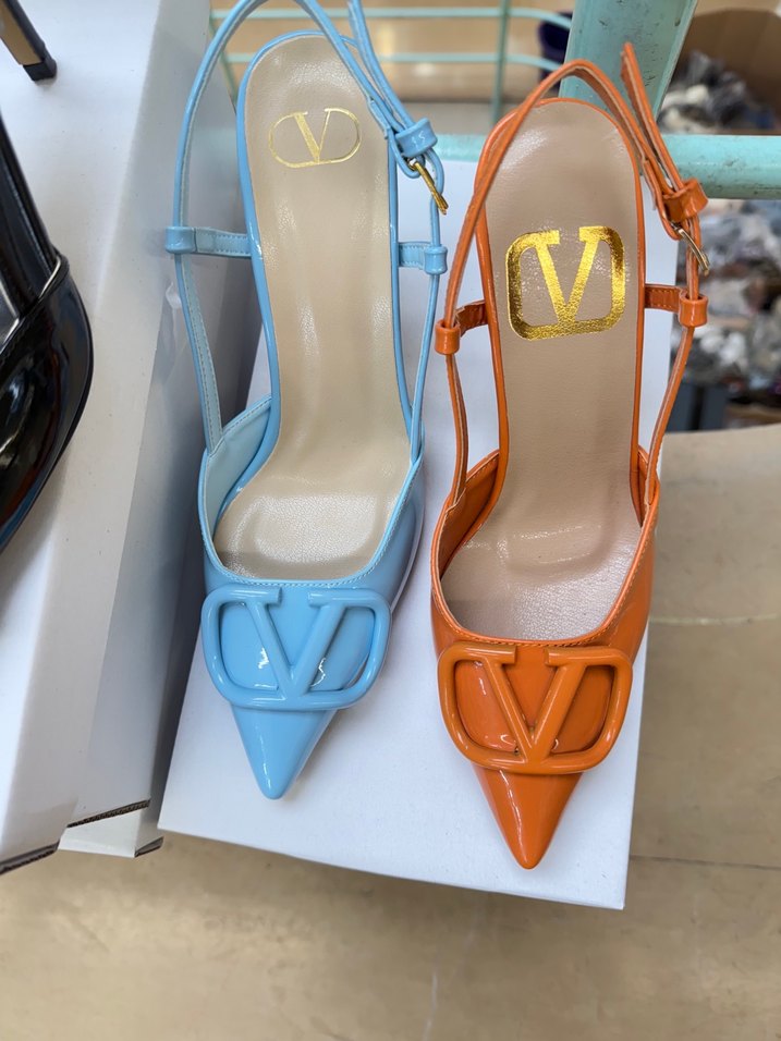 Parlak Altın Tokalı İnce Topuklu Kadın Ayakkabı - Görsel 3