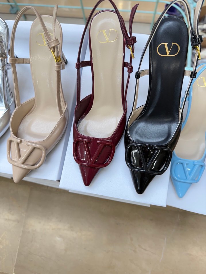 Parlak Altın Tokalı İnce Topuklu Kadın Ayakkabı - Görsel 2