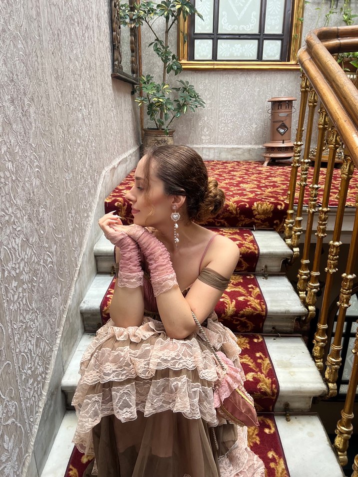 İşlemeli Dantel Detaylı Dönem Elbisesi - Görsel 5