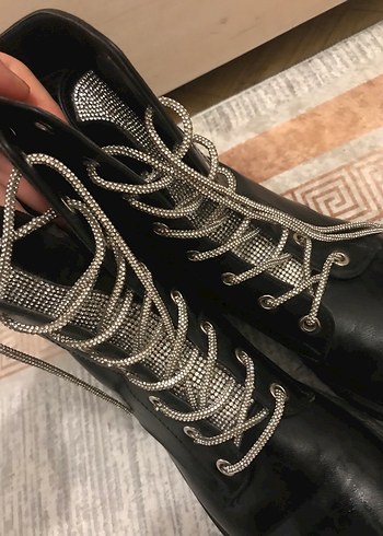 Siyah Parlak Desenli Tokalı Kadın Deri Bot - Görsel 3