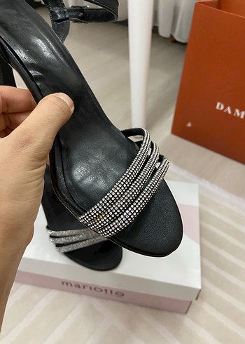 38 Beden Siyah Parlak Yılan Desenli Stiletto