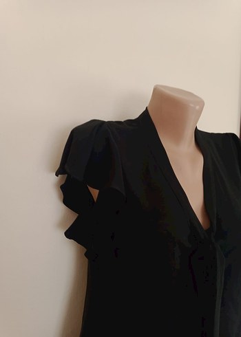 Siyah V Yakalı Fırfırlı Mini Bluz - Görsel 4