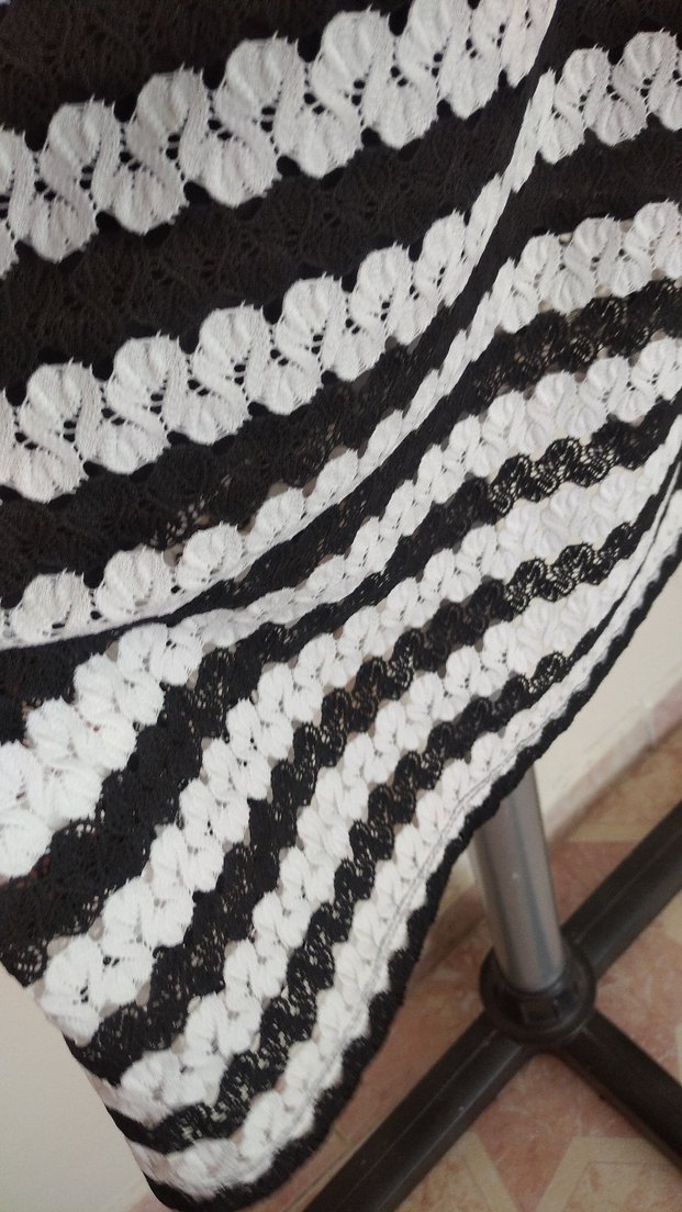 Siyah Gri Çizgili Dantelli Uzun Triko Elbise - Görsel 4