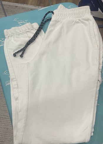 Beyaz Kemerli Rahat Keten Pantolon - Görsel 2