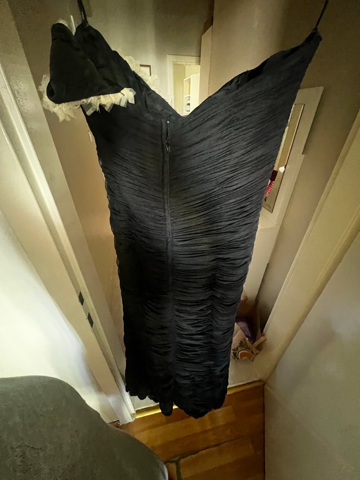 Siyah Straplez Fırfırlı Midi Abiye Elbise - Görsel 4