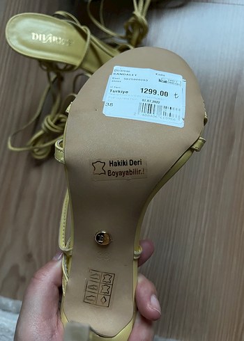 Sarı Deri İnce Topuklu Bağcıklı Kadın Ayakkabı - Görsel 4