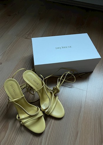 Sarı Deri İnce Topuklu Bağcıklı Kadın Ayakkabı - Görsel 5