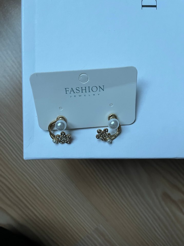 Altın Renkli Mini Boncuklu Küpe - Görsel 2