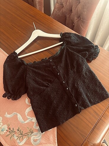 Diğer omzu açık bluz