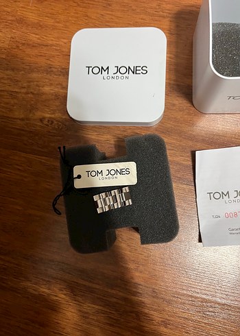 Beden beyaz Renk Tom Jones Gri Minimalist Kadın Saati garantisi vardır