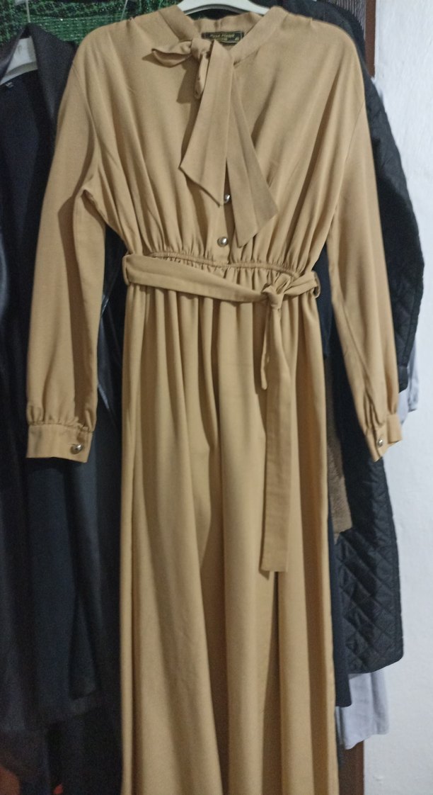 Bej Kuşaklı Uzun Kadın Elbise - Görsel 3