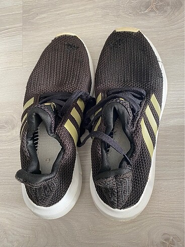 Adidas Bez spor ayakkabısı