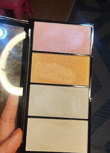 Revolution highlighter paleti