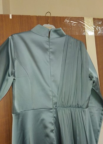 Uzun Kollu Gri Saten Elbise - Görsel 4