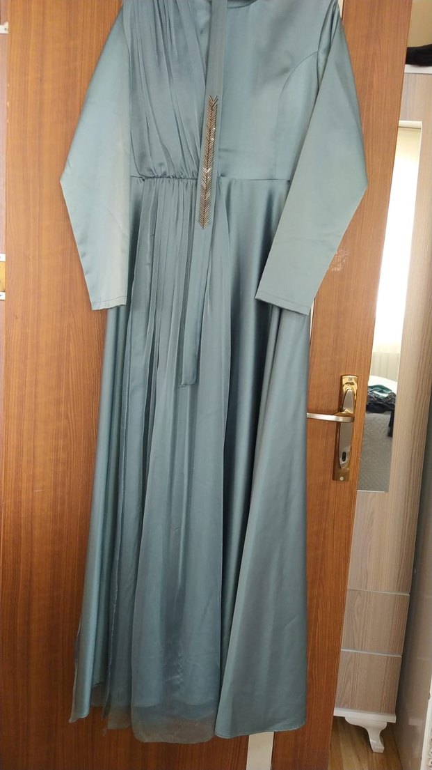 Uzun Kollu Gri Saten Elbise - Görsel 2