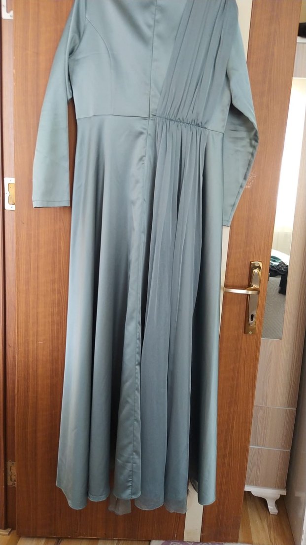 Uzun Kollu Gri Saten Elbise - Görsel 3