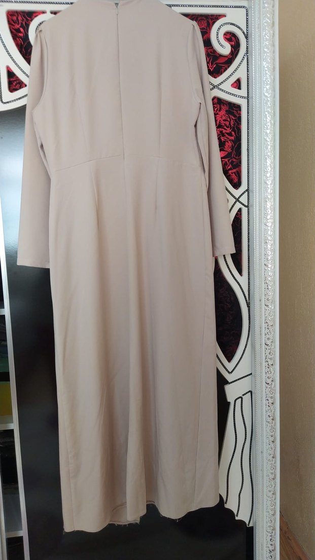 Bej Zincir Detaylı Uzun Abiye Elbise - Görsel 3