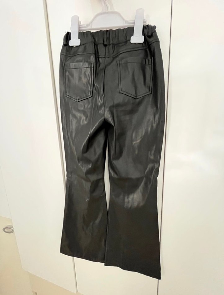 Kız çocuk Siyah Deri Bol Kesim Pantolon - Görsel 4