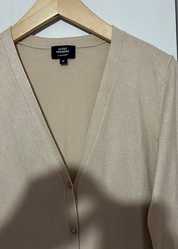 Bej V-Yaka Düğmeli Kadın Hırka - Görsel 7