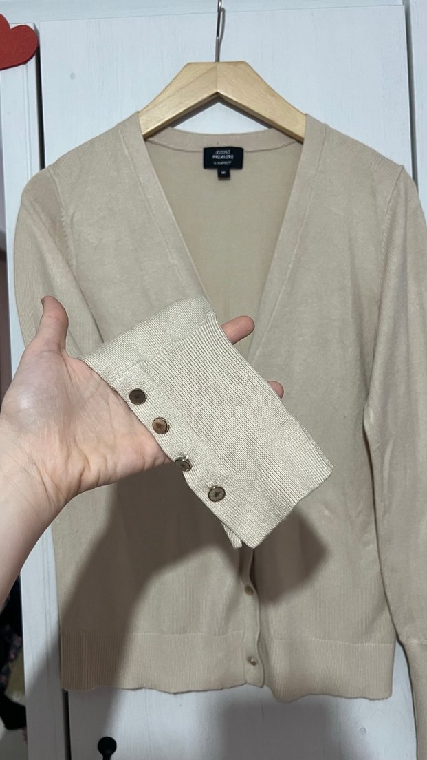 Bej V-Yaka Düğmeli Kadın Hırka - Görsel 4