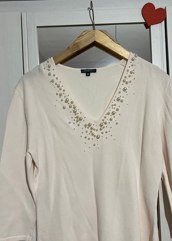 Boncuk İşlemeli V Yakalı Bej Kadın Bluz - Görsel 2