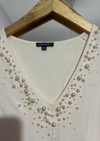 Boncuk İşlemeli V Yakalı Bej Kadın Bluz - Görsel 5