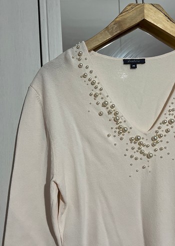 Boncuk İşlemeli V Yakalı Bej Kadın Bluz - Görsel 3