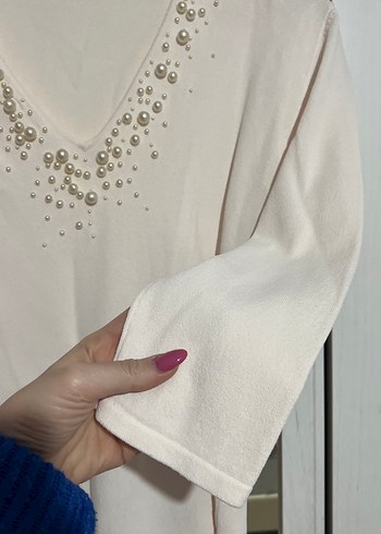 Boncuk İşlemeli V Yakalı Bej Kadın Bluz - Görsel 4