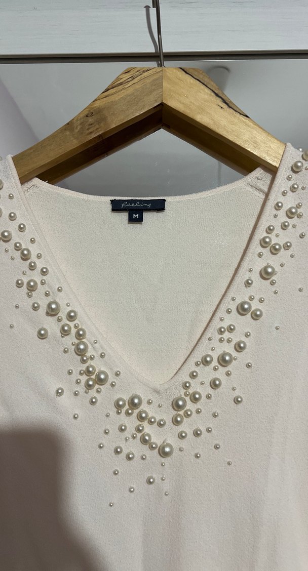 Boncuk İşlemeli V Yakalı Bej Kadın Bluz - Görsel 5