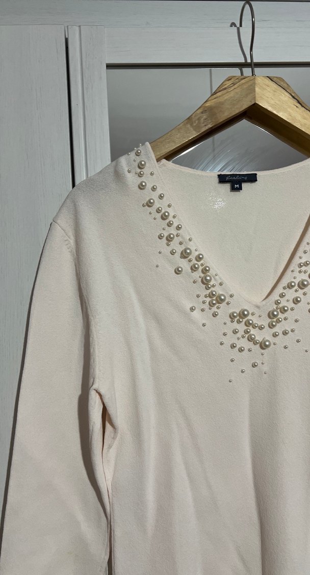 Boncuk İşlemeli V Yakalı Bej Kadın Bluz - Görsel 3