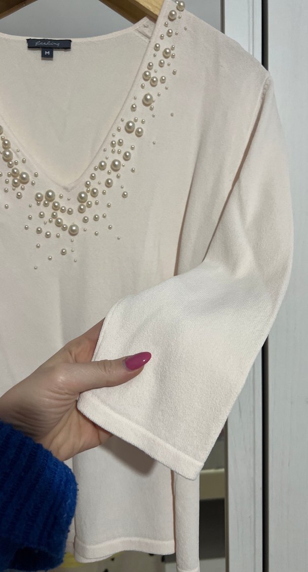 Boncuk İşlemeli V Yakalı Bej Kadın Bluz - Görsel 4
