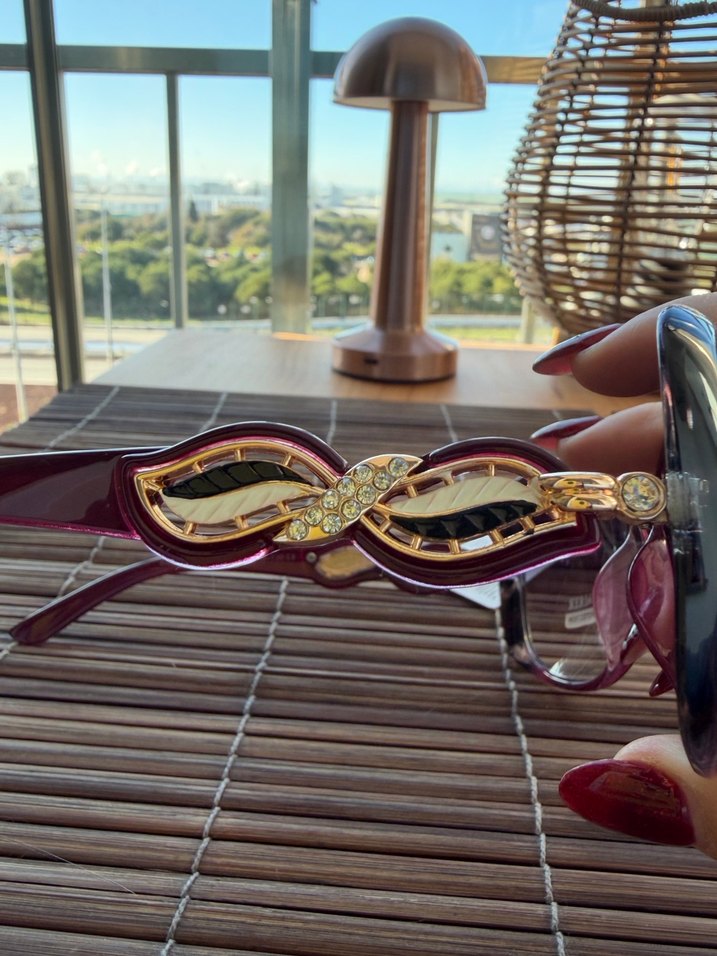 Bordo Mürdüm Kemer Detaylı Kadın Güneş Gözlüğü - Görsel 3