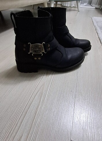 37 Beden siyah Renk Kısa Bot
