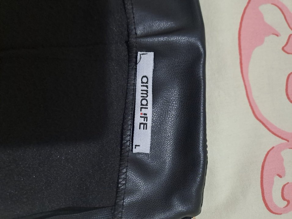 Düğmeli Siyah Deri Kolsuz ceket ve deri etek - Görsel 4