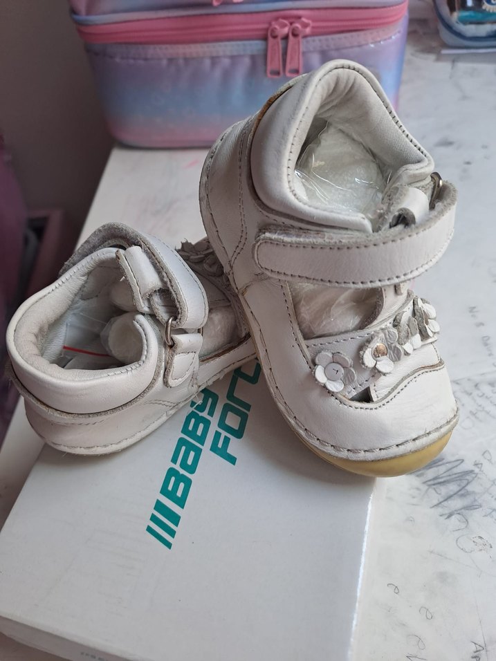 Kız Bebek Beyaz Cırtlı İlk Adım Ayakkabısı - Görsel 4