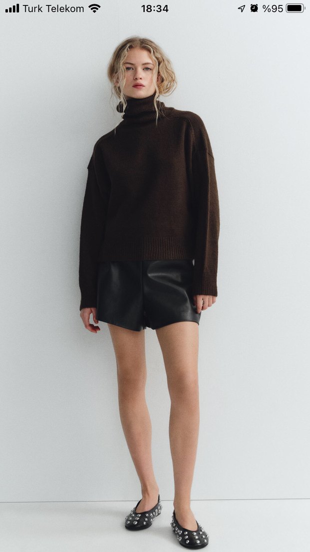 Zara Kadın Siyah Deri Mini Şort - Görsel 2