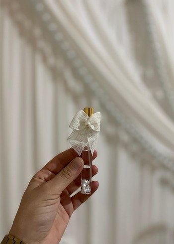 Beyaz Fiyonk Detaylı Kalem - Görsel 4