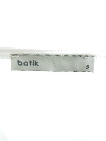 s Beden beyaz Renk Batik Bluz %70 İndirimli.