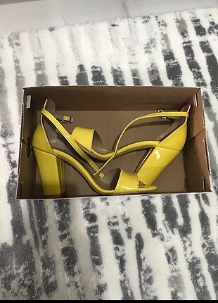 Zara Sarı topuklu ayakkabı