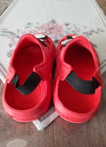 24 Beden kırmızı Renk Lc waikiki sandalet 